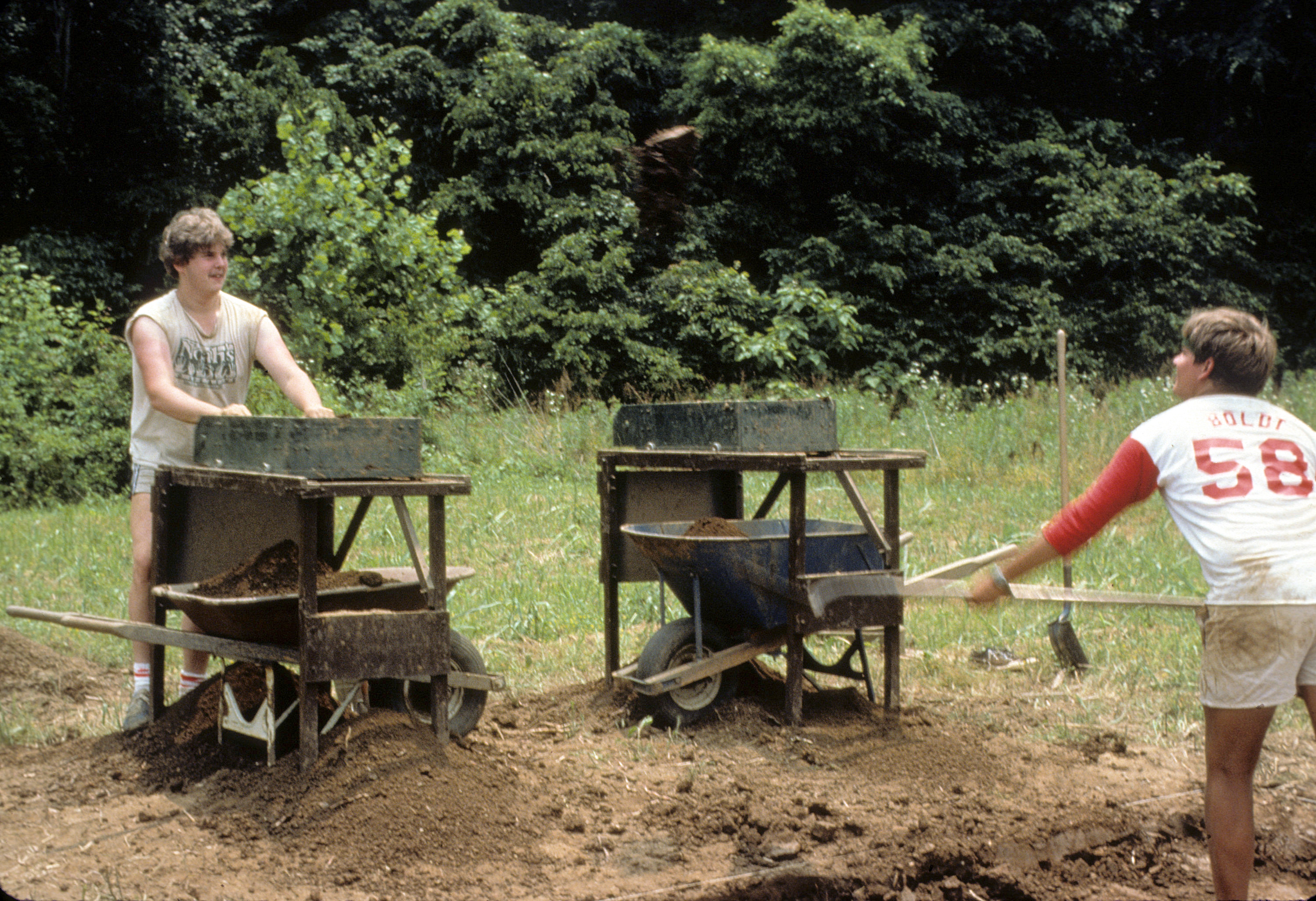 Students excavating and sifting plowed soil at Occaneechi Town.